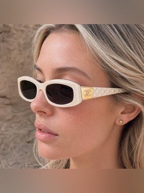 CHANEL Vintage 5014 Cream & Gold Accents Frame Sunglasses Made In Italy Y2K